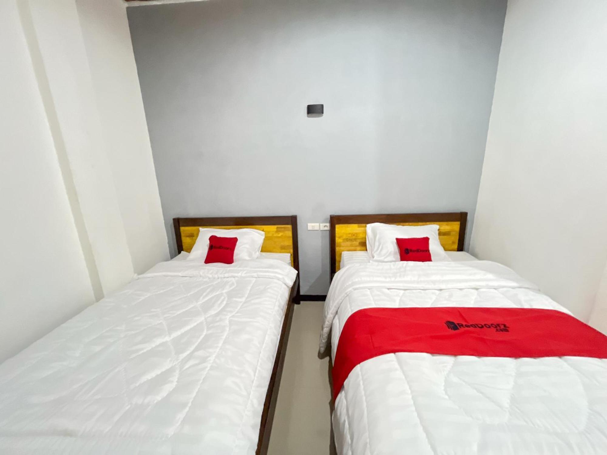 Reddoorz At Rose House Simpang Pemda Medan Selayan Hotel Sunggal Exterior photo