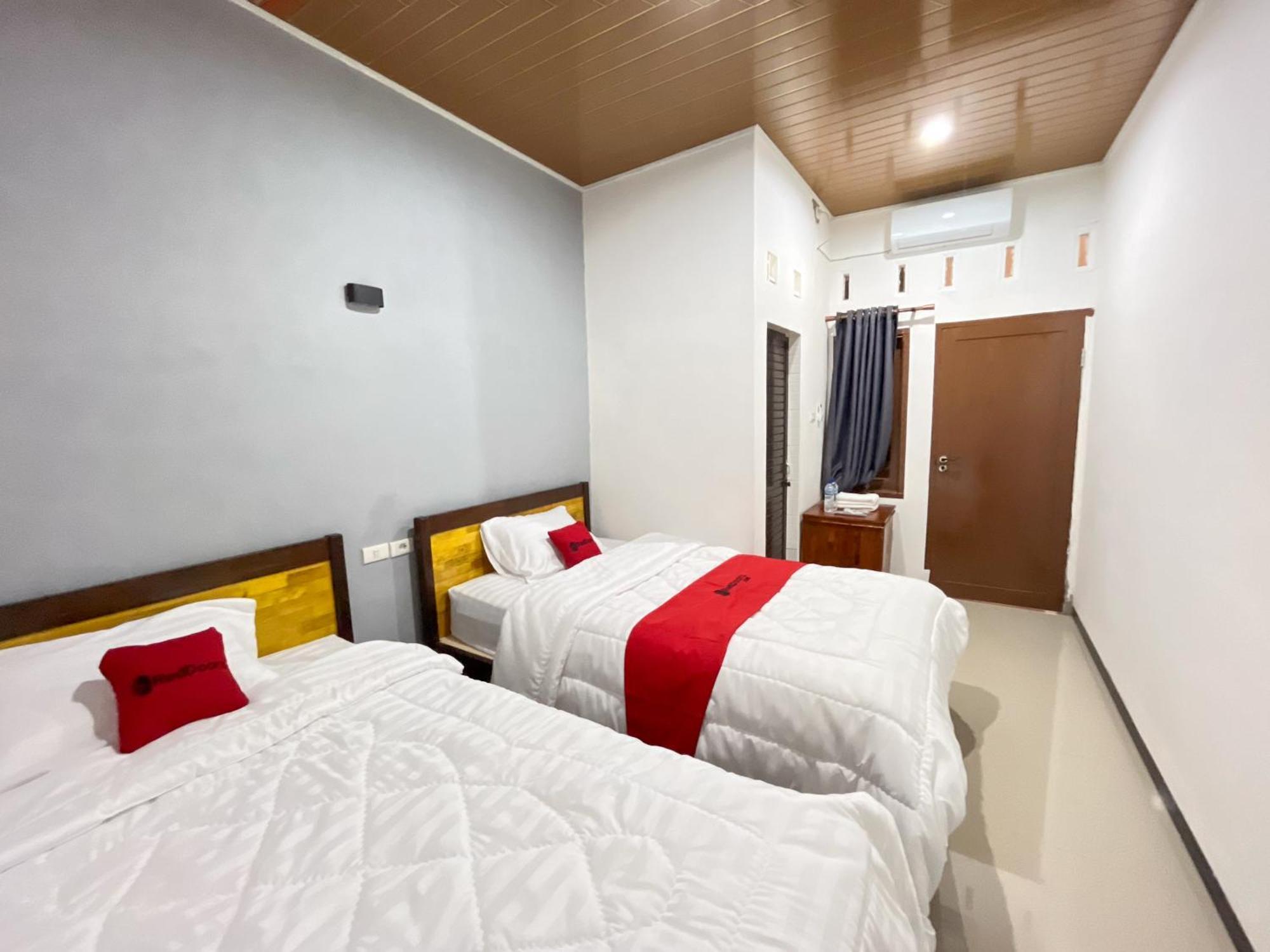 Reddoorz At Rose House Simpang Pemda Medan Selayan Hotel Sunggal Exterior photo