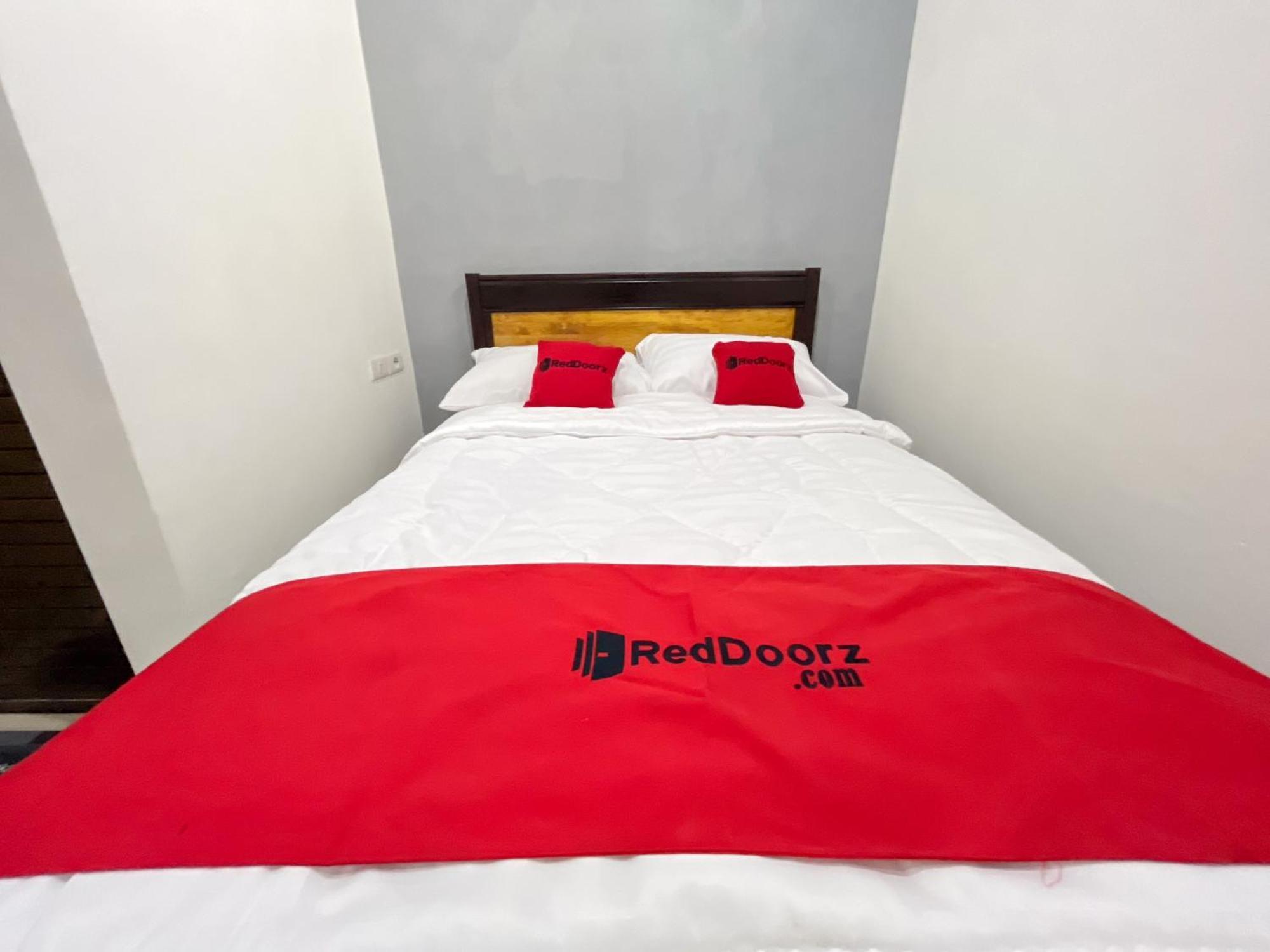 Reddoorz At Rose House Simpang Pemda Medan Selayan Hotel Sunggal Exterior photo