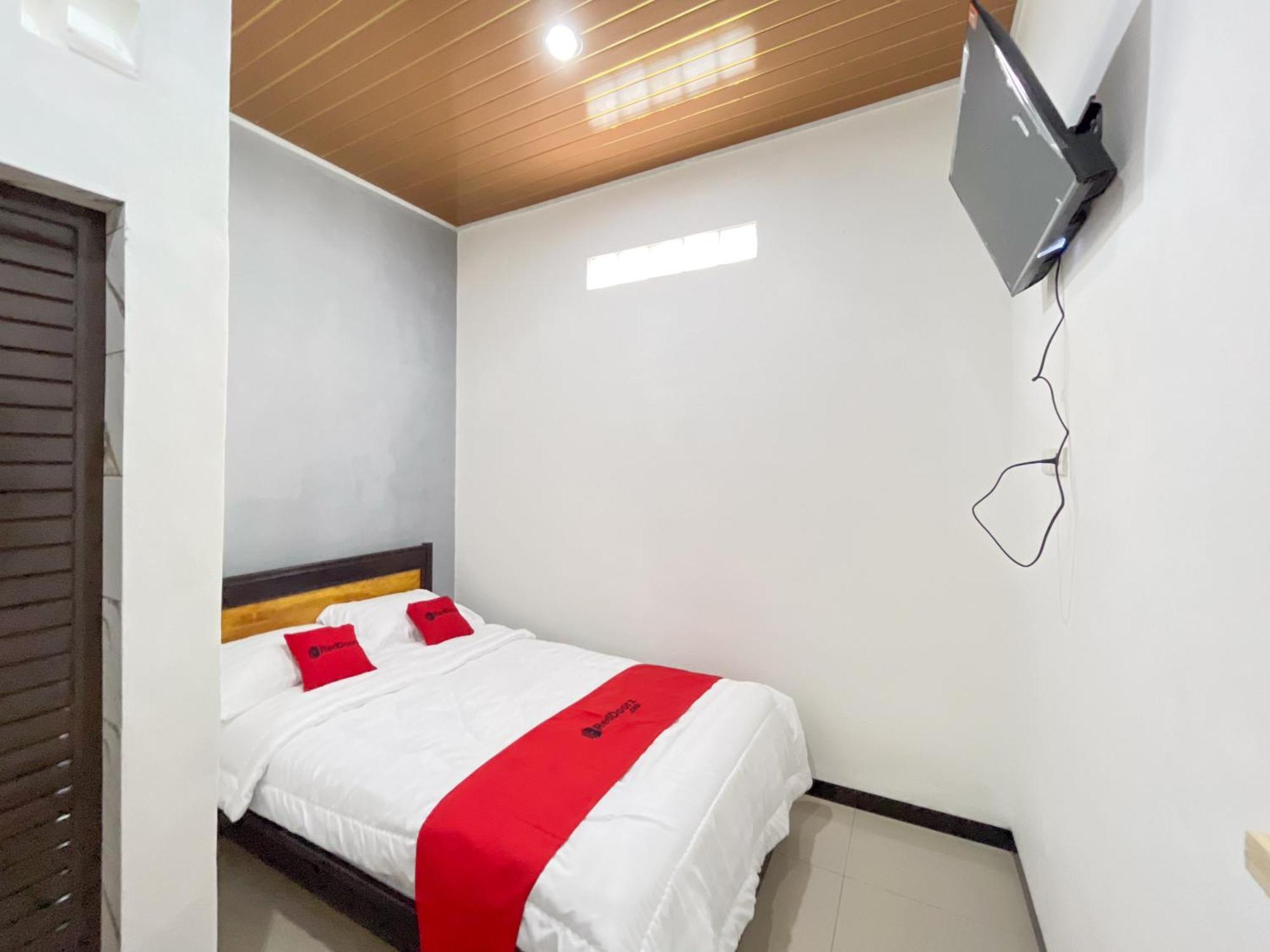 Reddoorz At Rose House Simpang Pemda Medan Selayan Hotel Sunggal Exterior photo