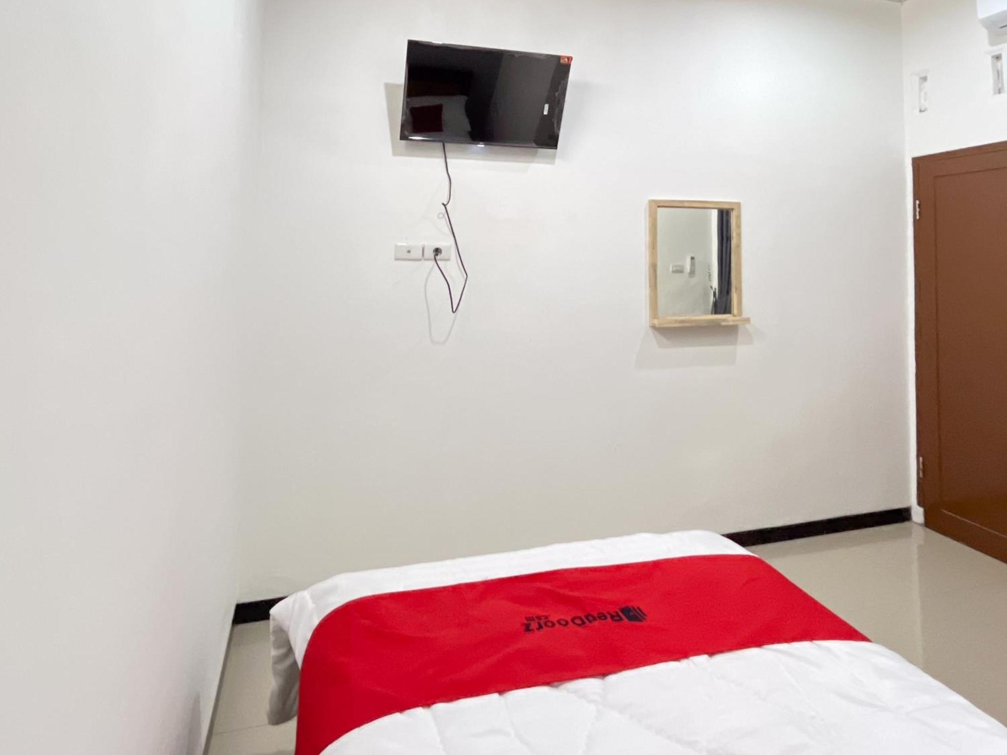 Reddoorz At Rose House Simpang Pemda Medan Selayan Hotel Sunggal Exterior photo